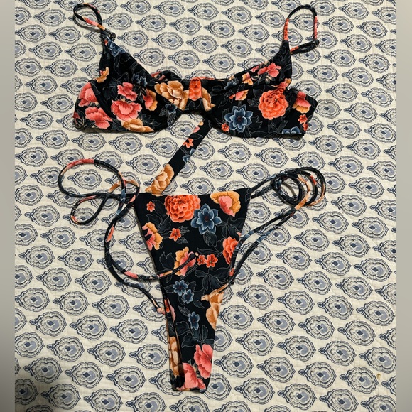 Skatie bikini set - Picture 1 of 4